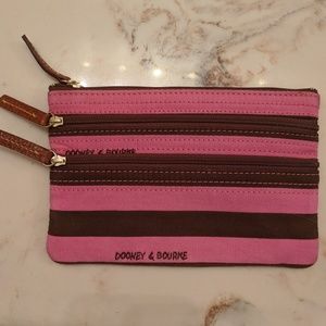 Small Dooney & Bourke clutch